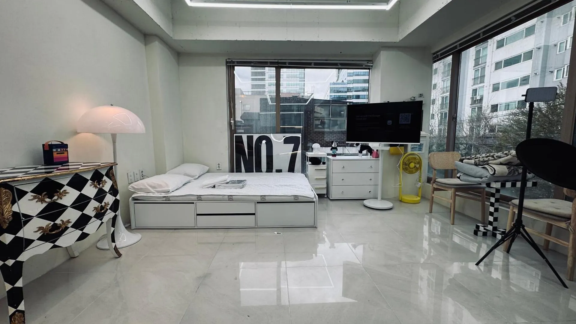 401, Atelier Seongsu Riverside Loft Cherry Blossom Road Han River Airport Bus Seoel Zuid-Korea