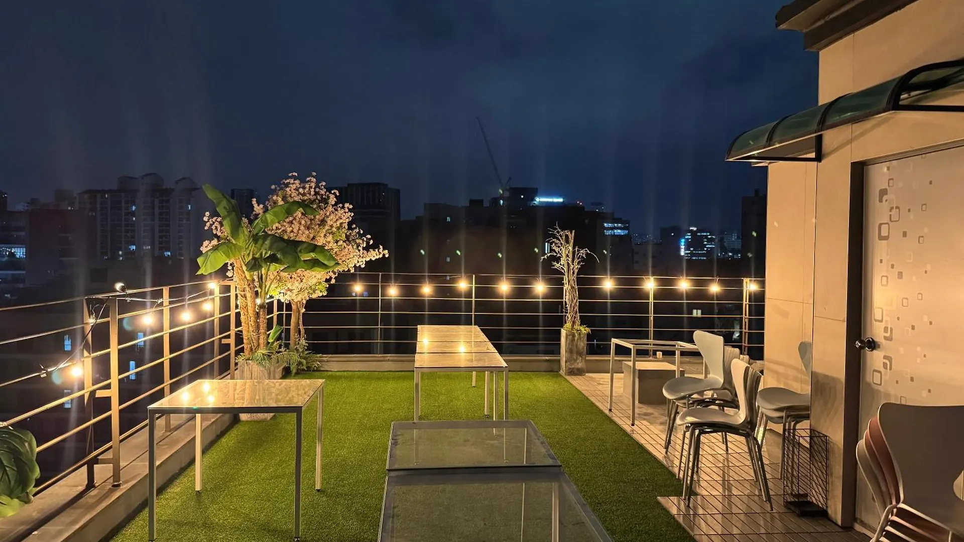 401, Atelier Seongsu Riverside Loft Cherry Blossom Road Han River Airport Bus Seoel